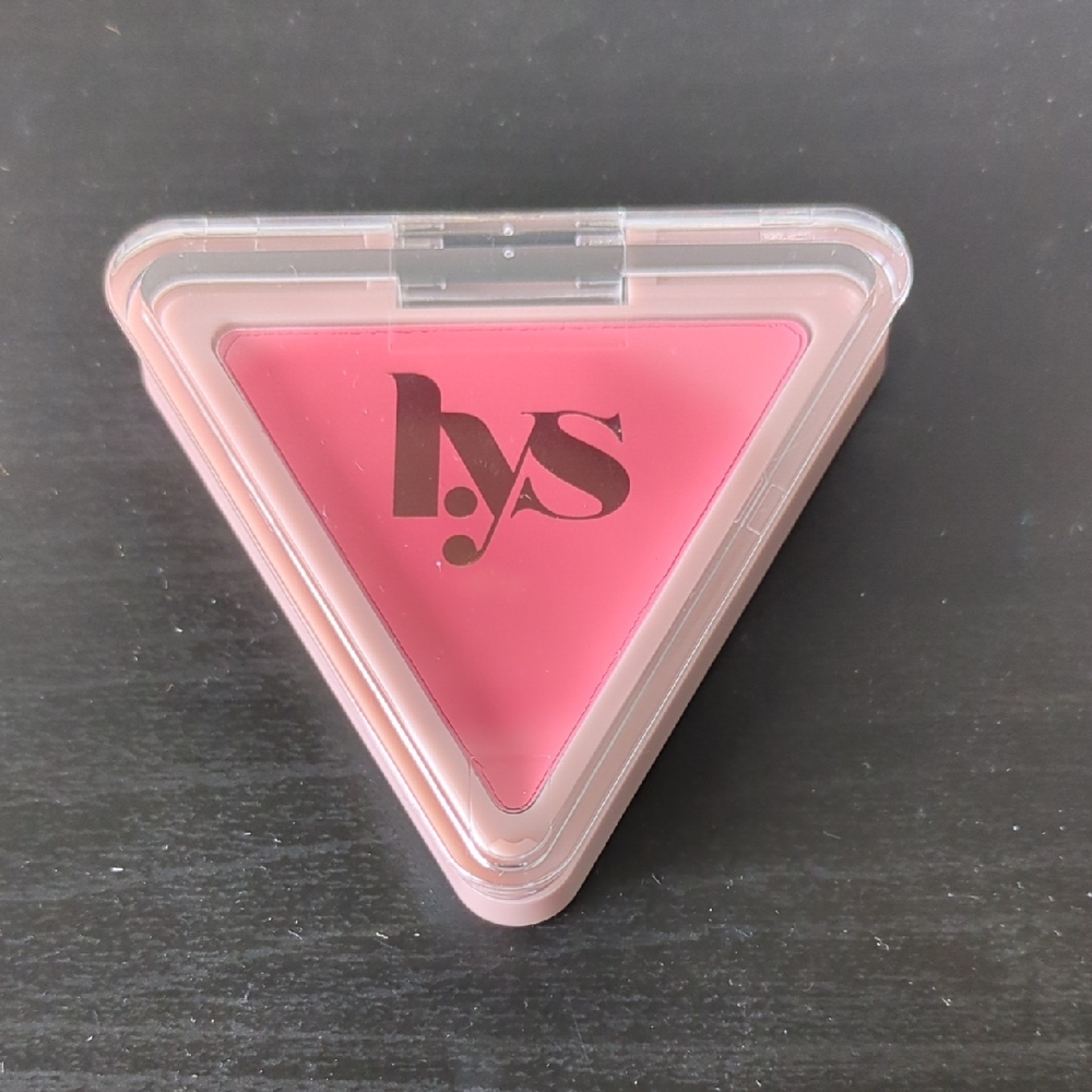 Lys Cream blush